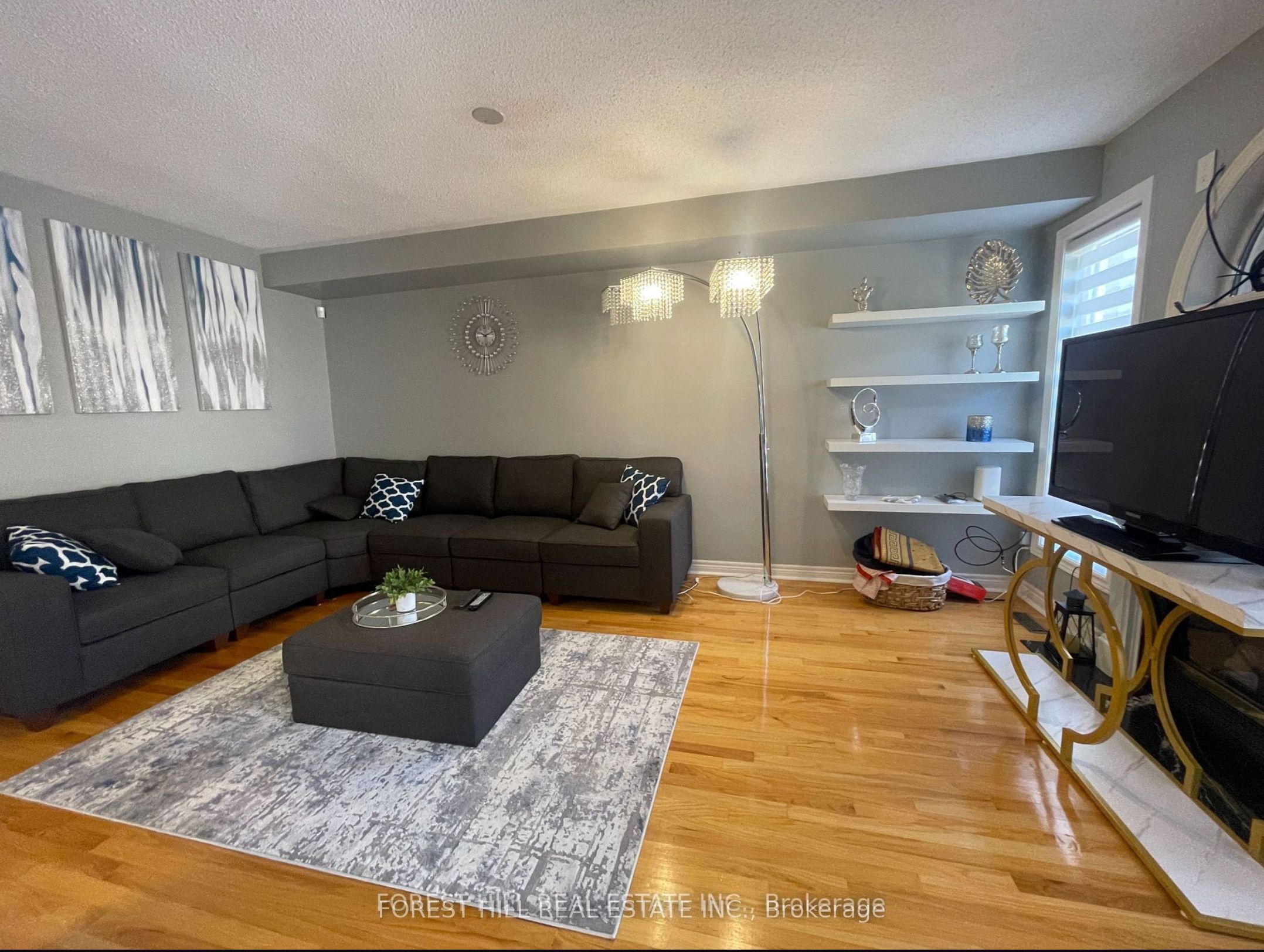 52 Adventure Crescent