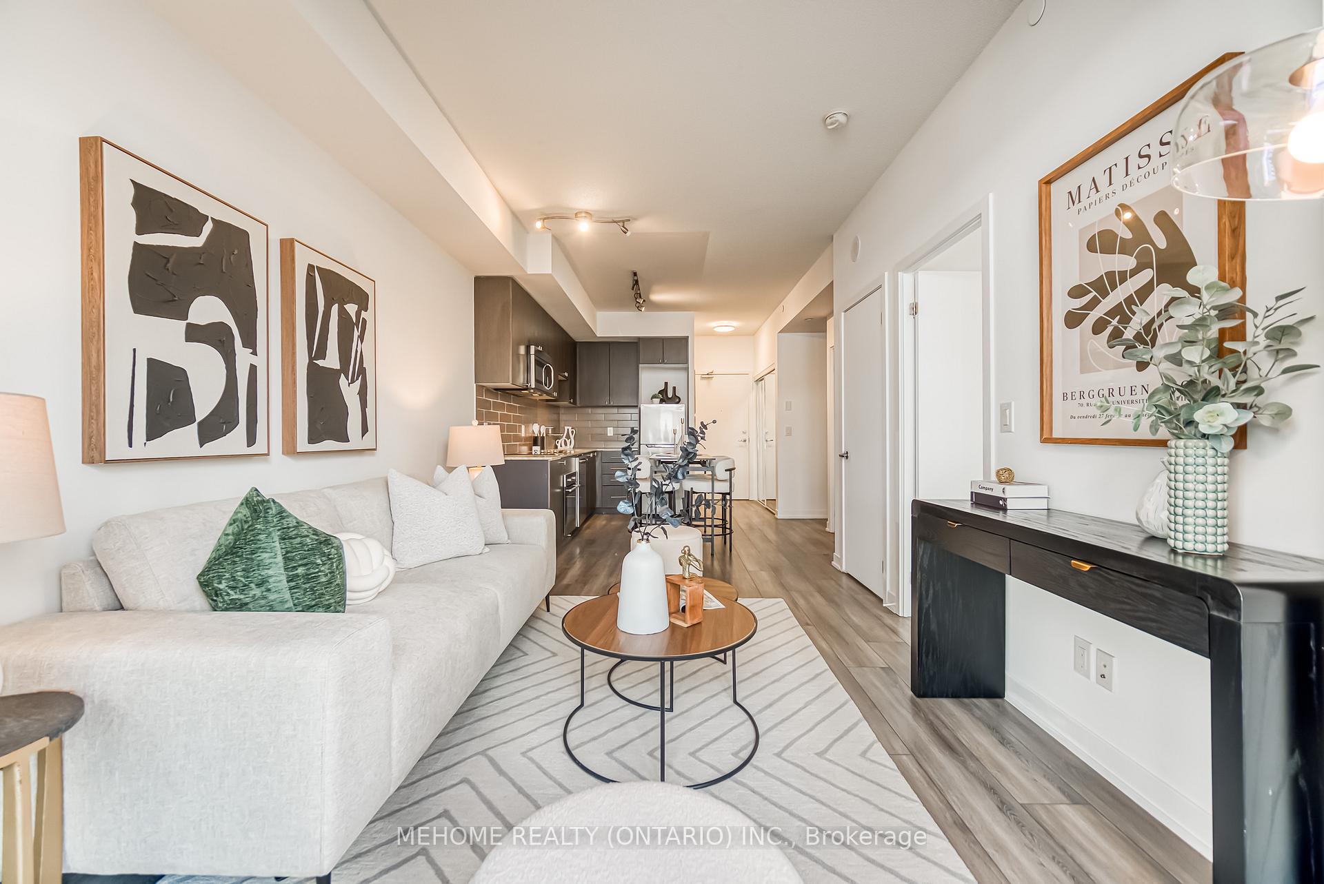 2 Bedrooms Condo at 18 Rean, Toronto For sale