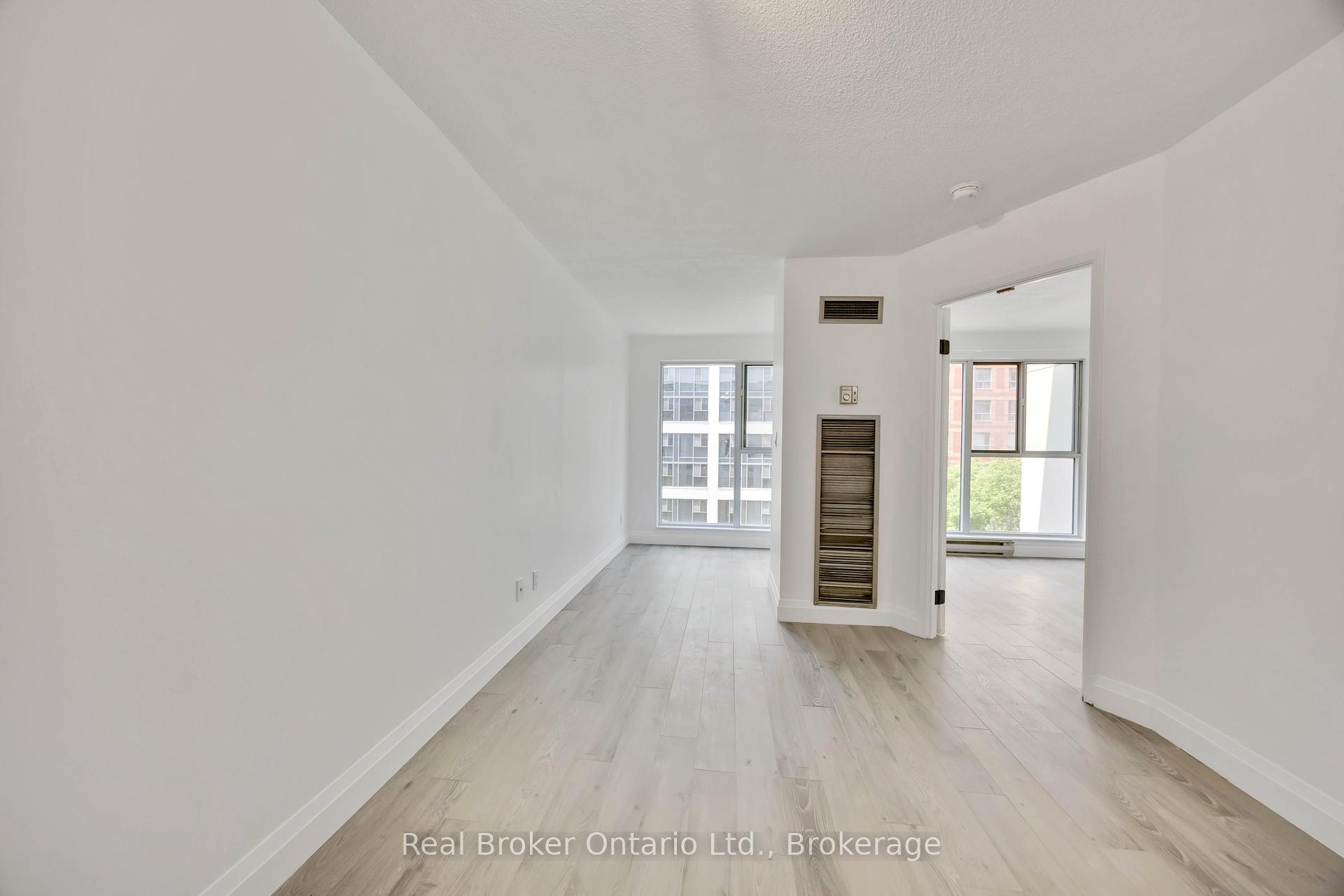 2 Bedrooms Condo at 222 The Esplanade, Toronto For sale