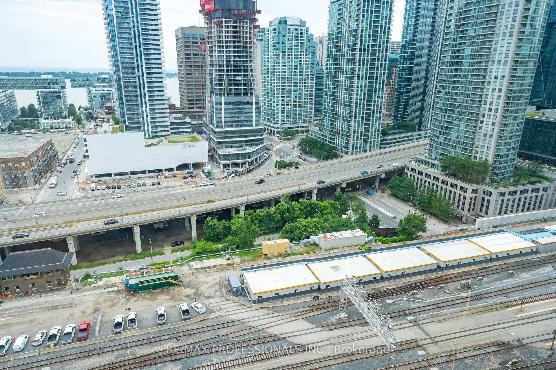 2 Bedrooms Condo at 25 The Esplanade, Toronto For sale