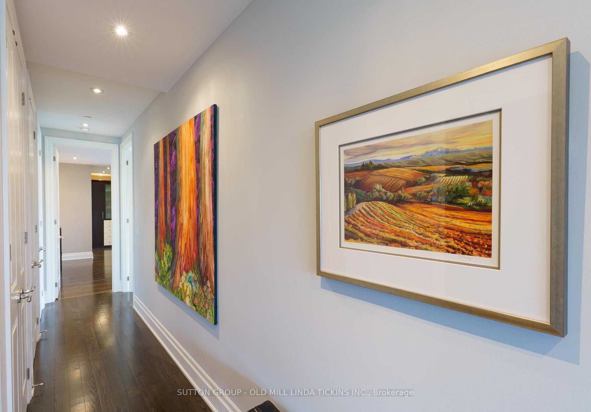 2 Bedrooms Condo at 30 Old Mill, Toronto For sale