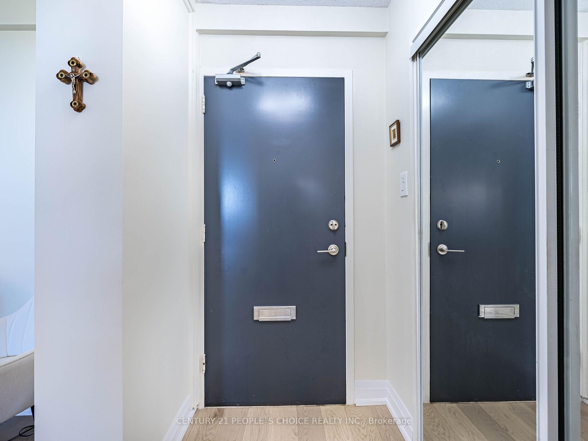 2 Bedrooms Condo at 451 The West Mall, Toronto For sale