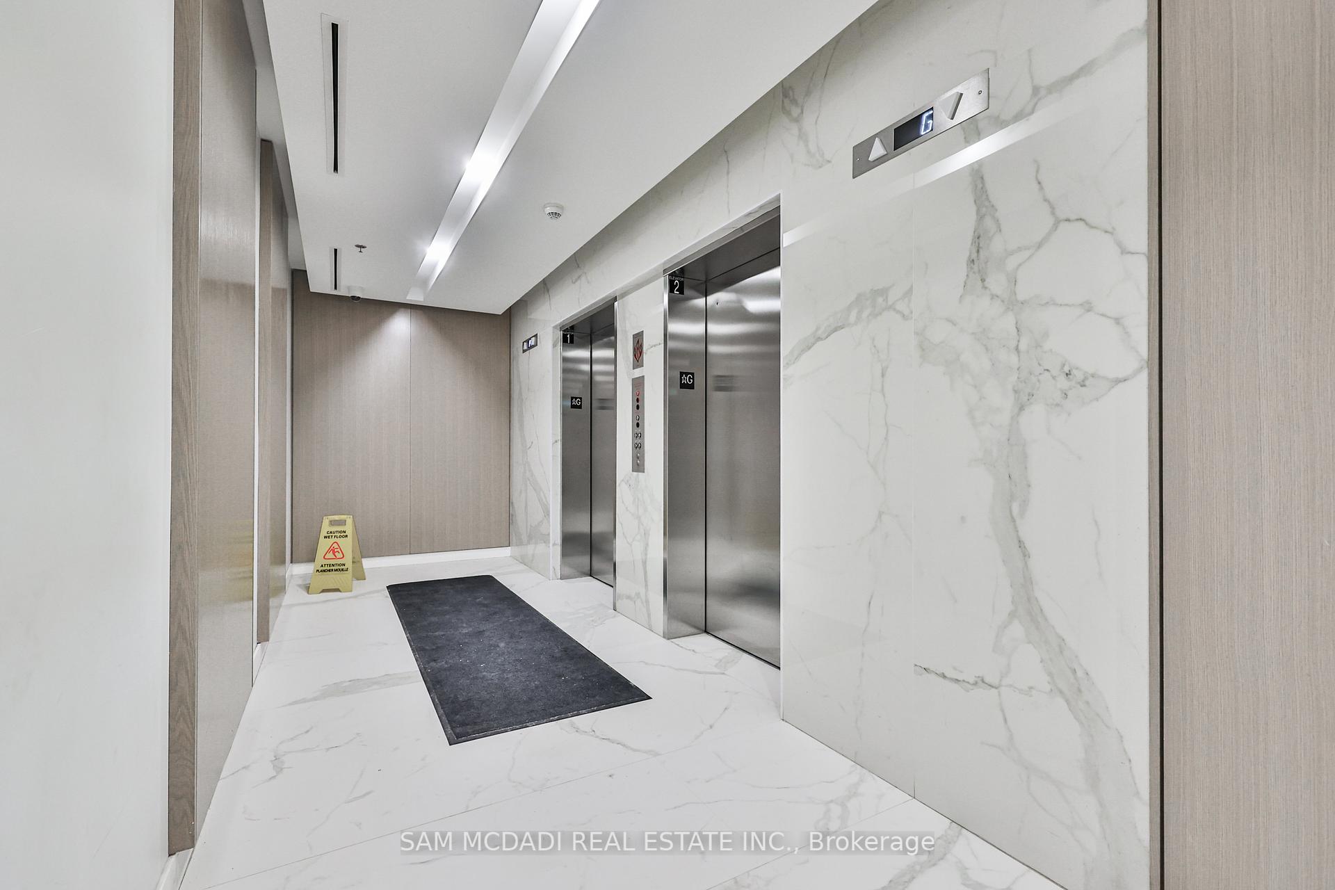 3 Bedrooms Condo at 370 Martha, Burlington For sale