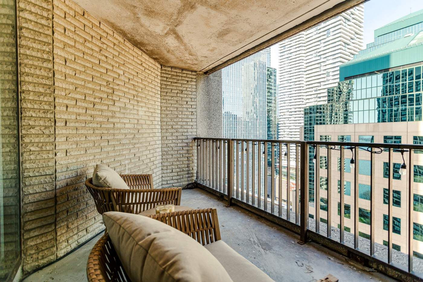 33 Harbour Square 2440