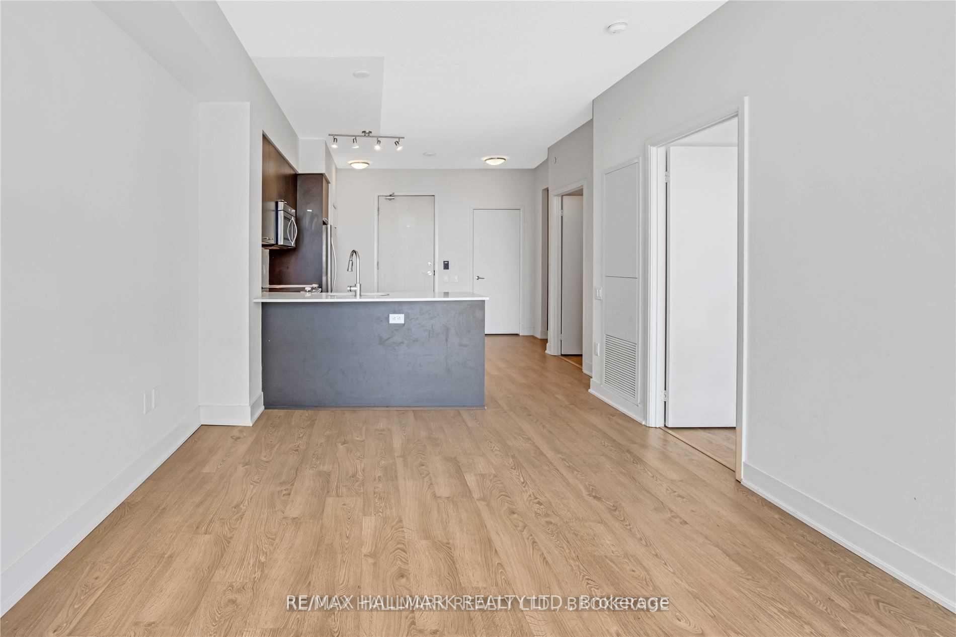 2 Bedrooms Condo at 30 Roehampton,  Toronto For sale