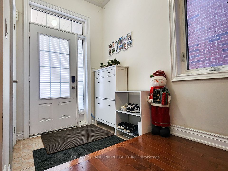 35 Goldthread Terrace, Toronto, ON M3H 0B9
