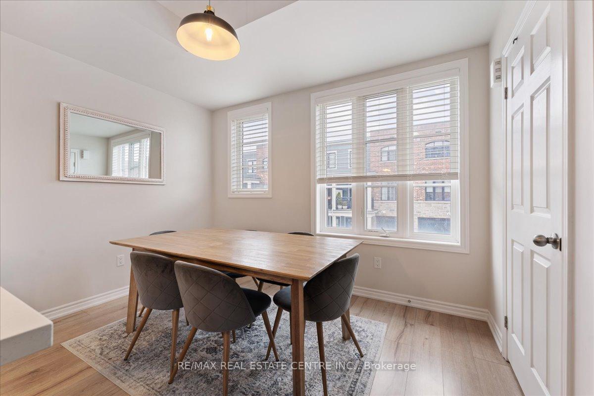 2 Bedrooms Condo at 219 Dundas, Hamilton For sale