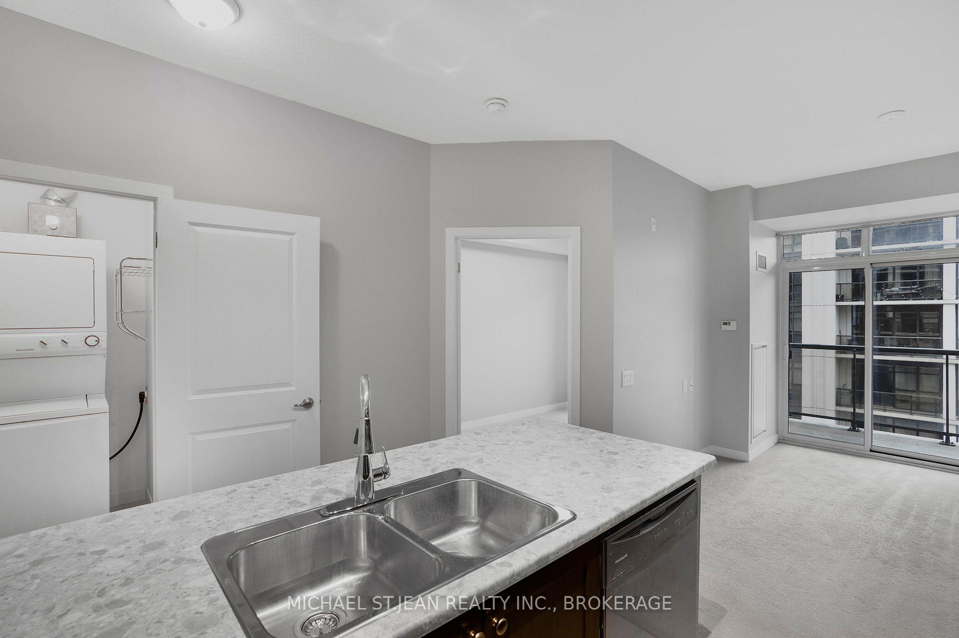 1 Bedroom Condo at 85 Robinson,  Hamilton For sale