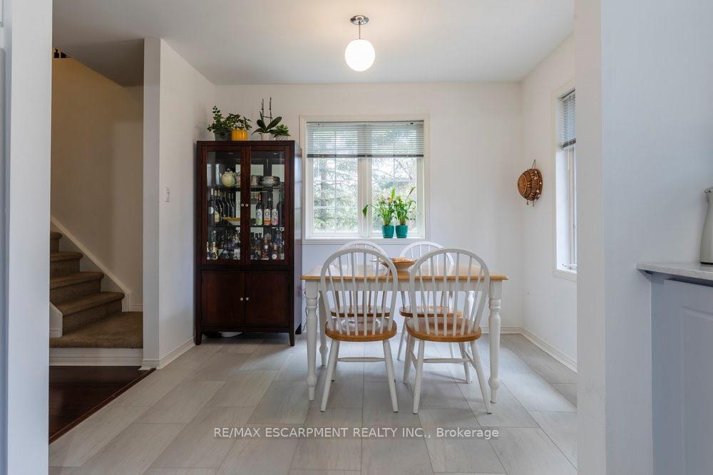 3 Bedrooms Condo at 31 Moss, Hamilton For sale