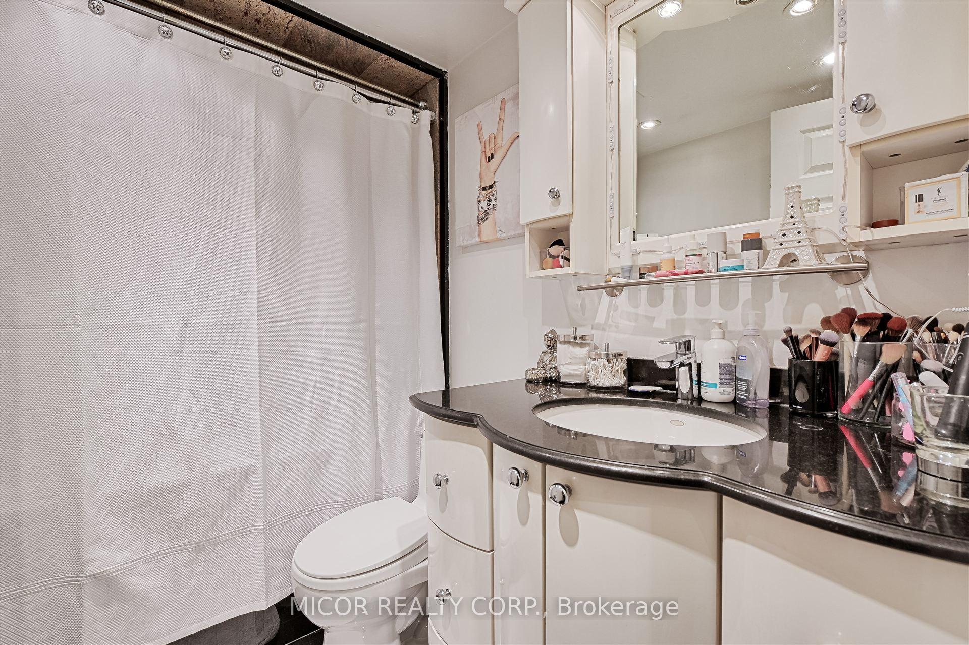 1 Bedroom Condo at 40 Scollard,  Toronto For sale