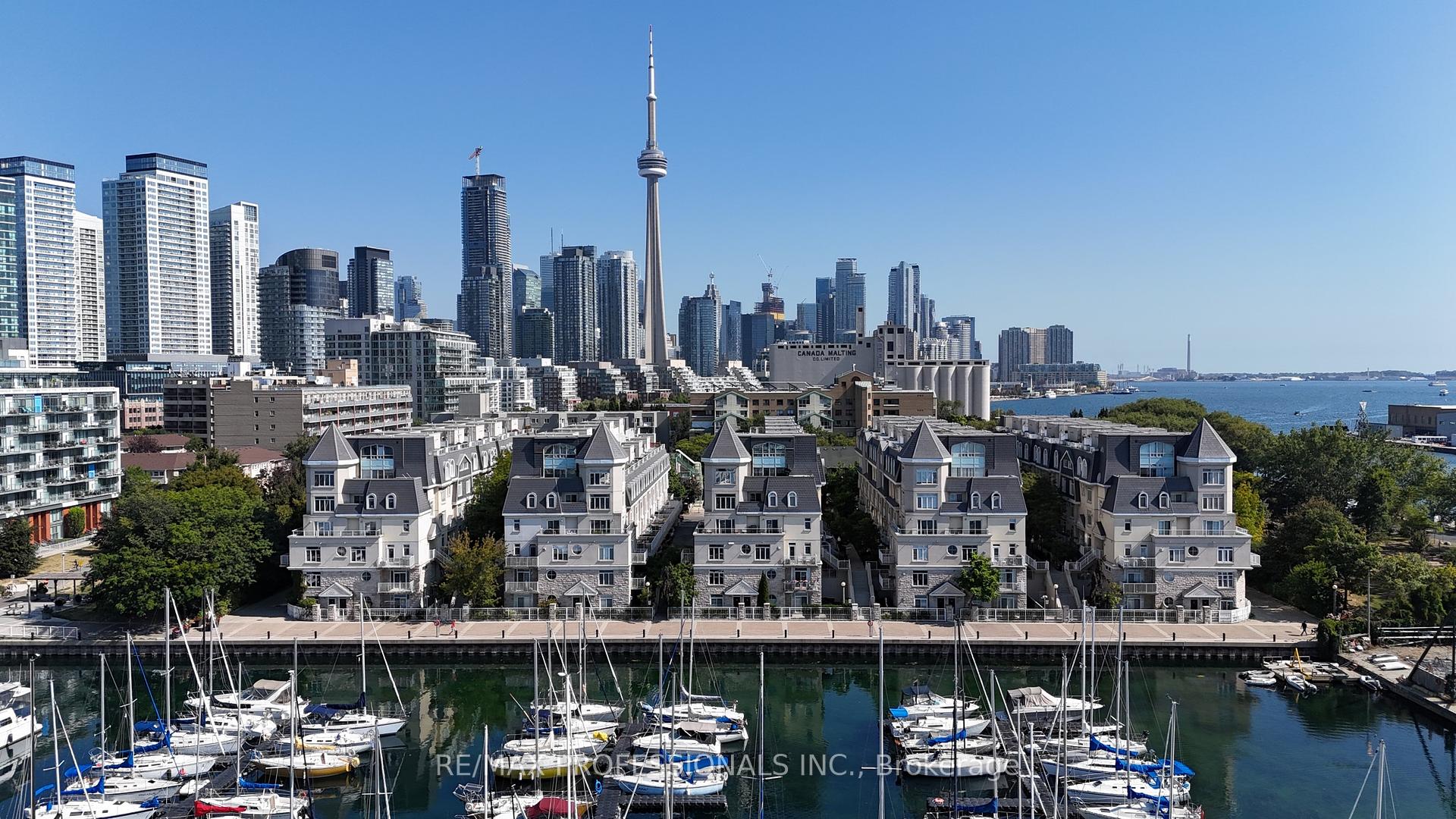3 Bedrooms Condo at 32 Stadium, Toronto For sale