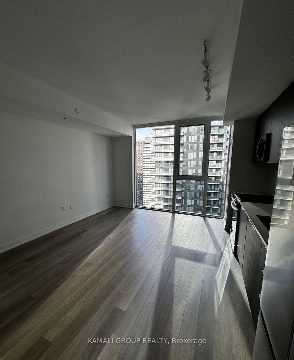 357 King Street W, #3707