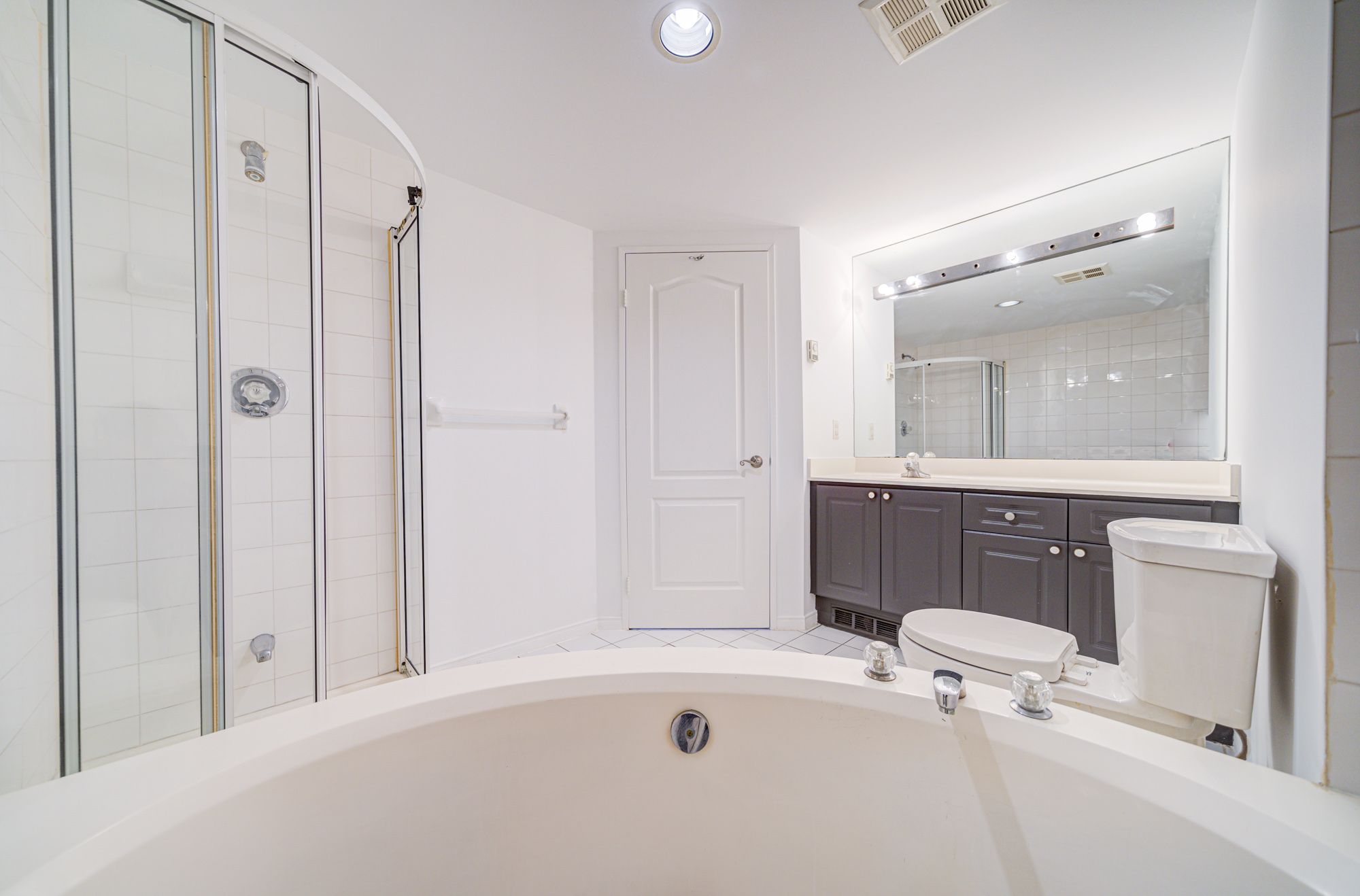 11 Townsgate Drive 1204