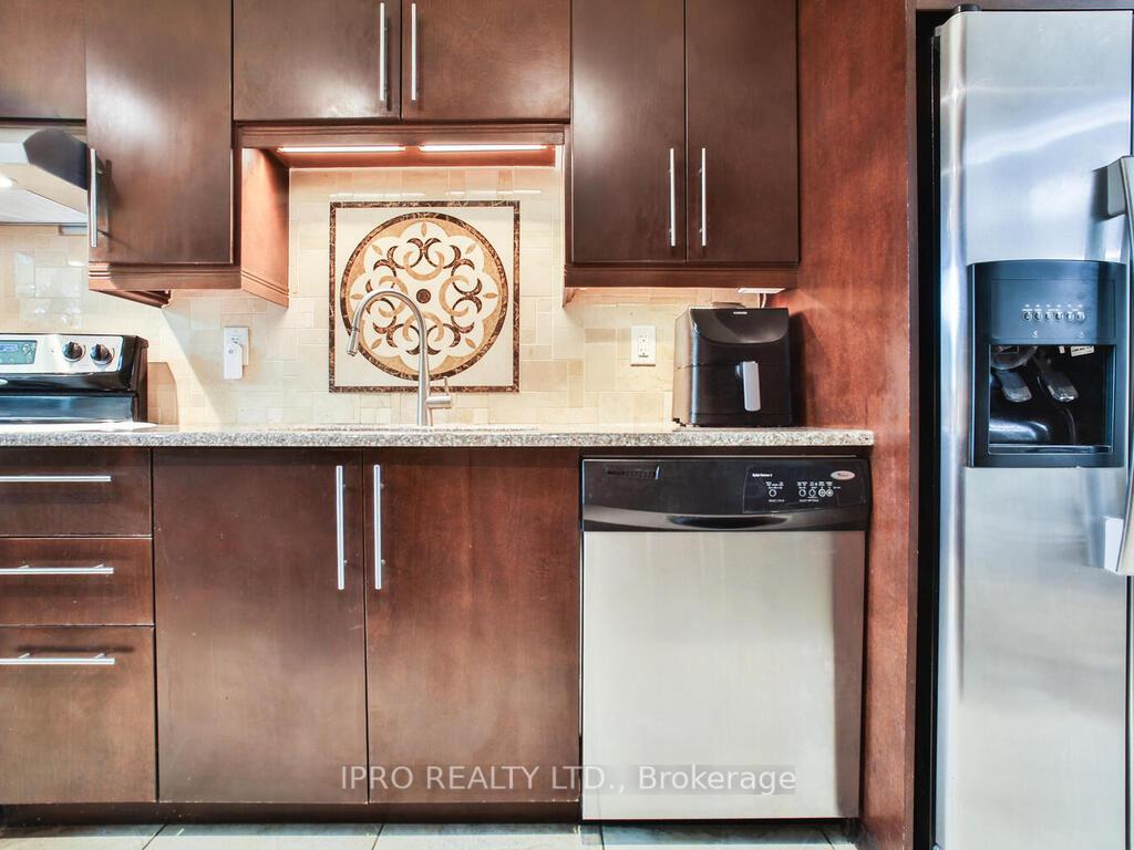 4 Bedrooms Condo at 485 Meadows, Mississauga For sale