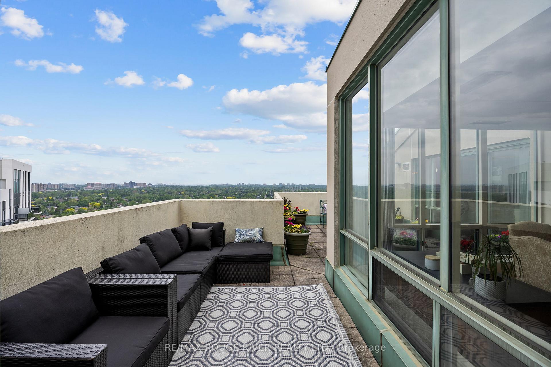 3 Bedrooms Condo at 101 Subway, Toronto For sale
