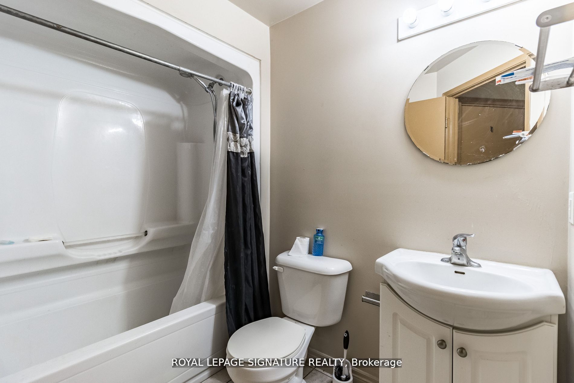 253 Lester Street, #101