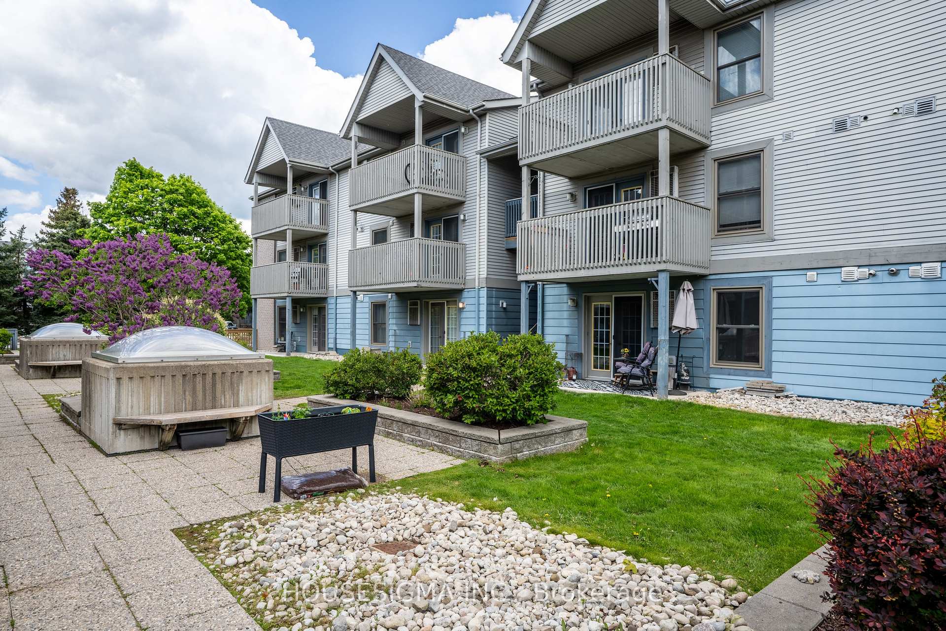 2 Bedrooms Condo at 2010 Cleaver, Burlington For sale