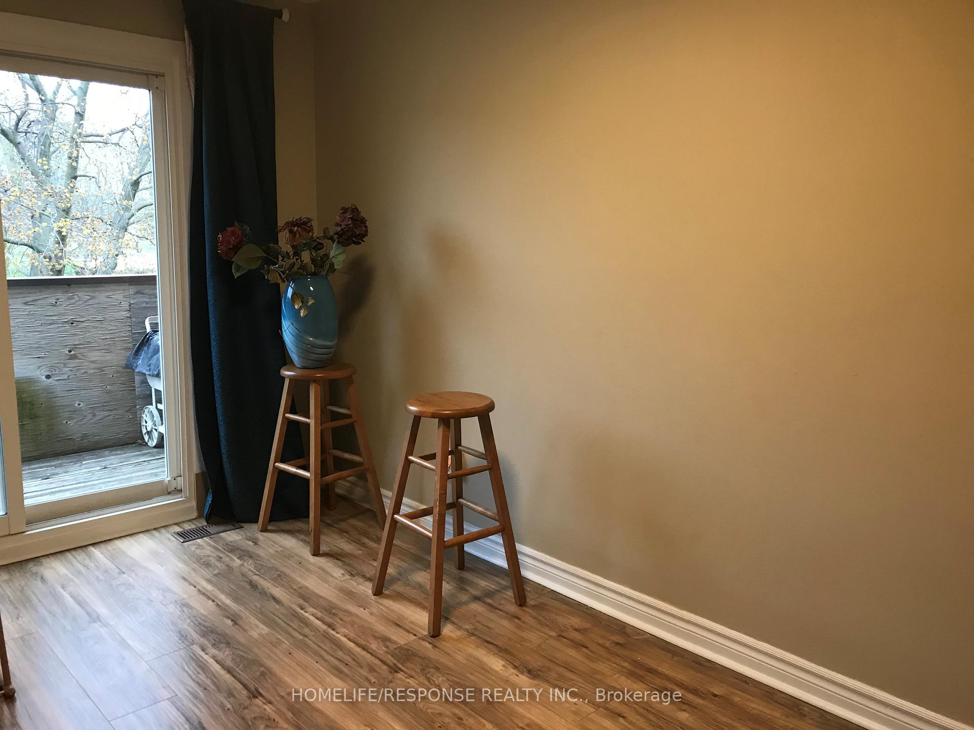 3 Bedrooms Condo at 2120 RATHBURN, Mississauga For sale