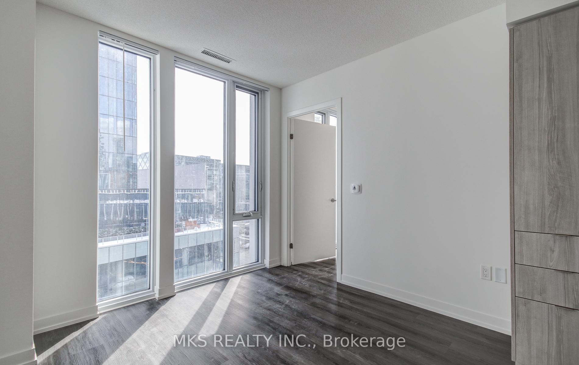 3 Bedrooms Condo at 138 Downes,  Toronto For sale