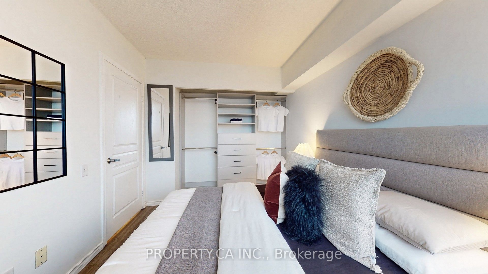 140 Bathurst Street, #Ph02