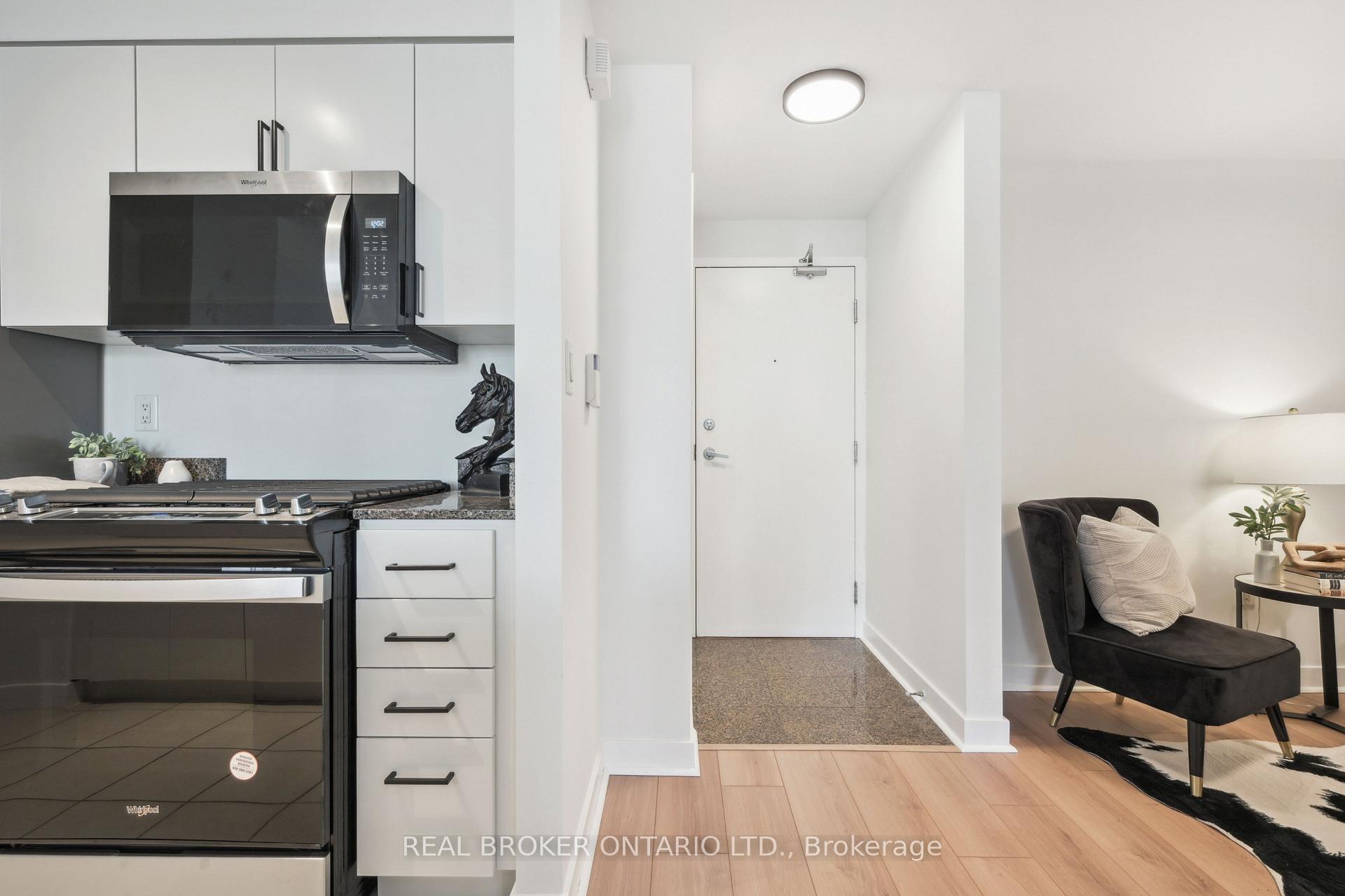 2 Bedrooms Condo at 10 Navy Wharf, Toronto For sale