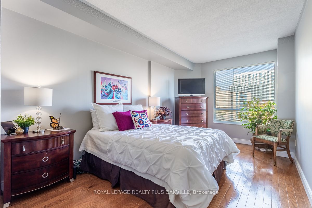 2511 Lakeshore Road W, #517
