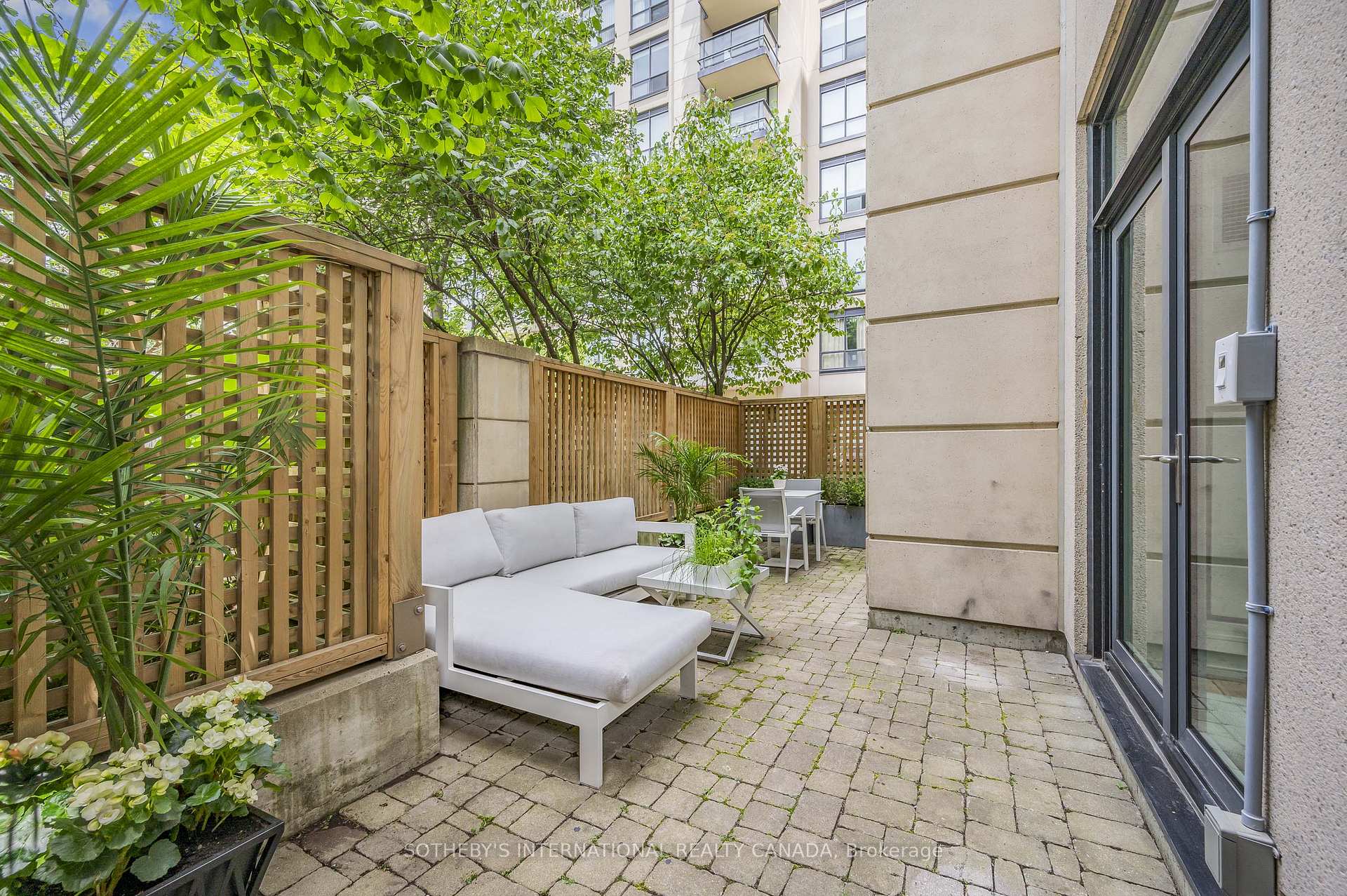 2 Bedrooms Condo at 10 Delisle, Toronto For sale