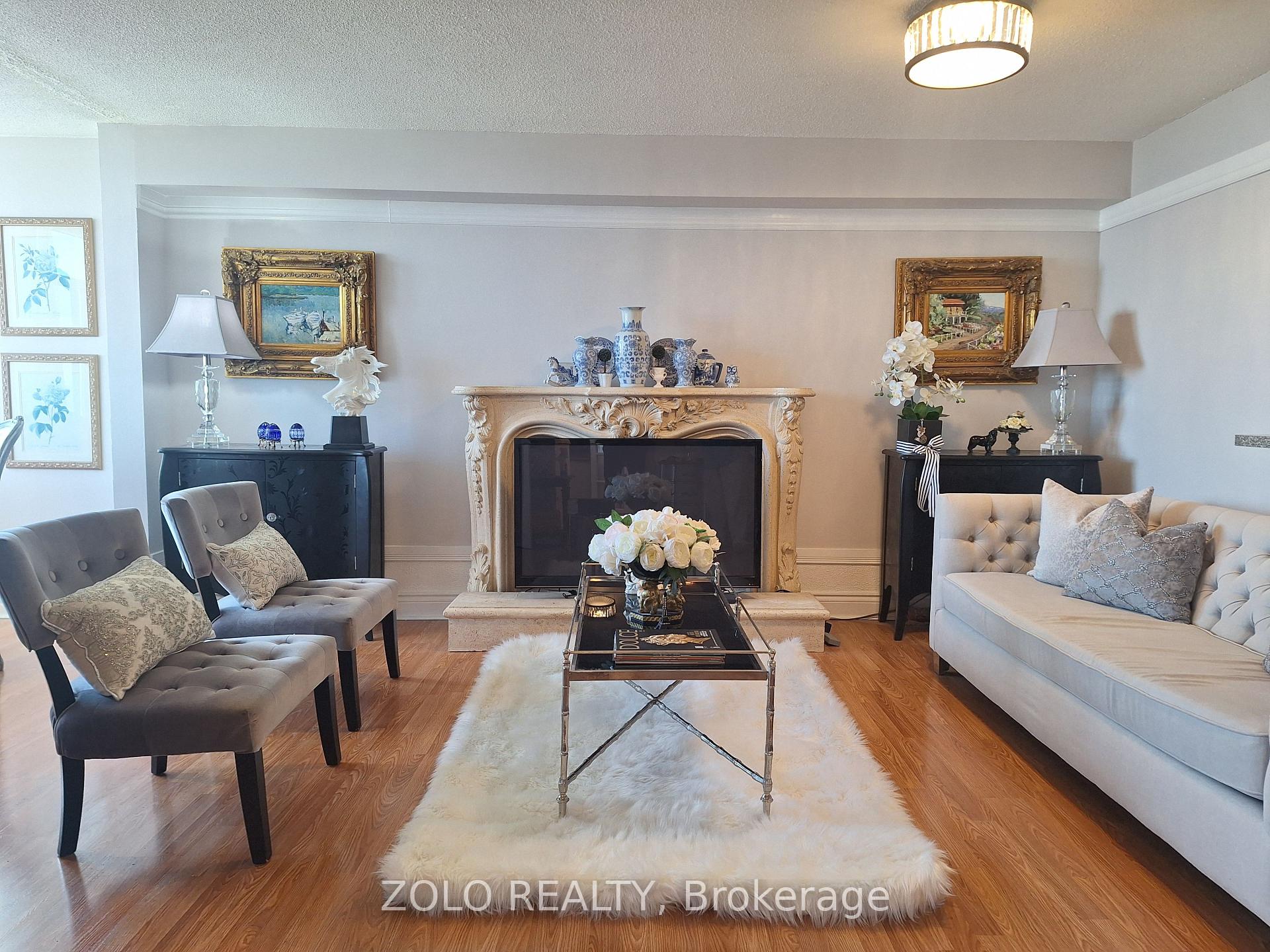 3 Bedrooms Condo at 300 Webb, Mississauga For sale