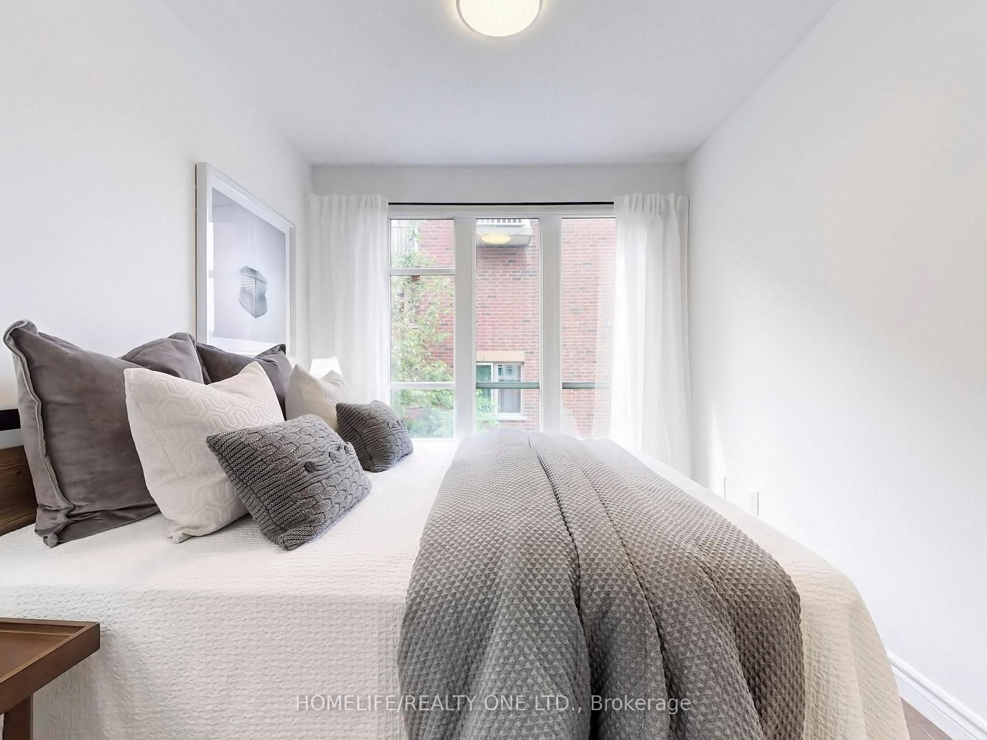 3 Bedrooms Condo at 21 Ruttan, Toronto For sale