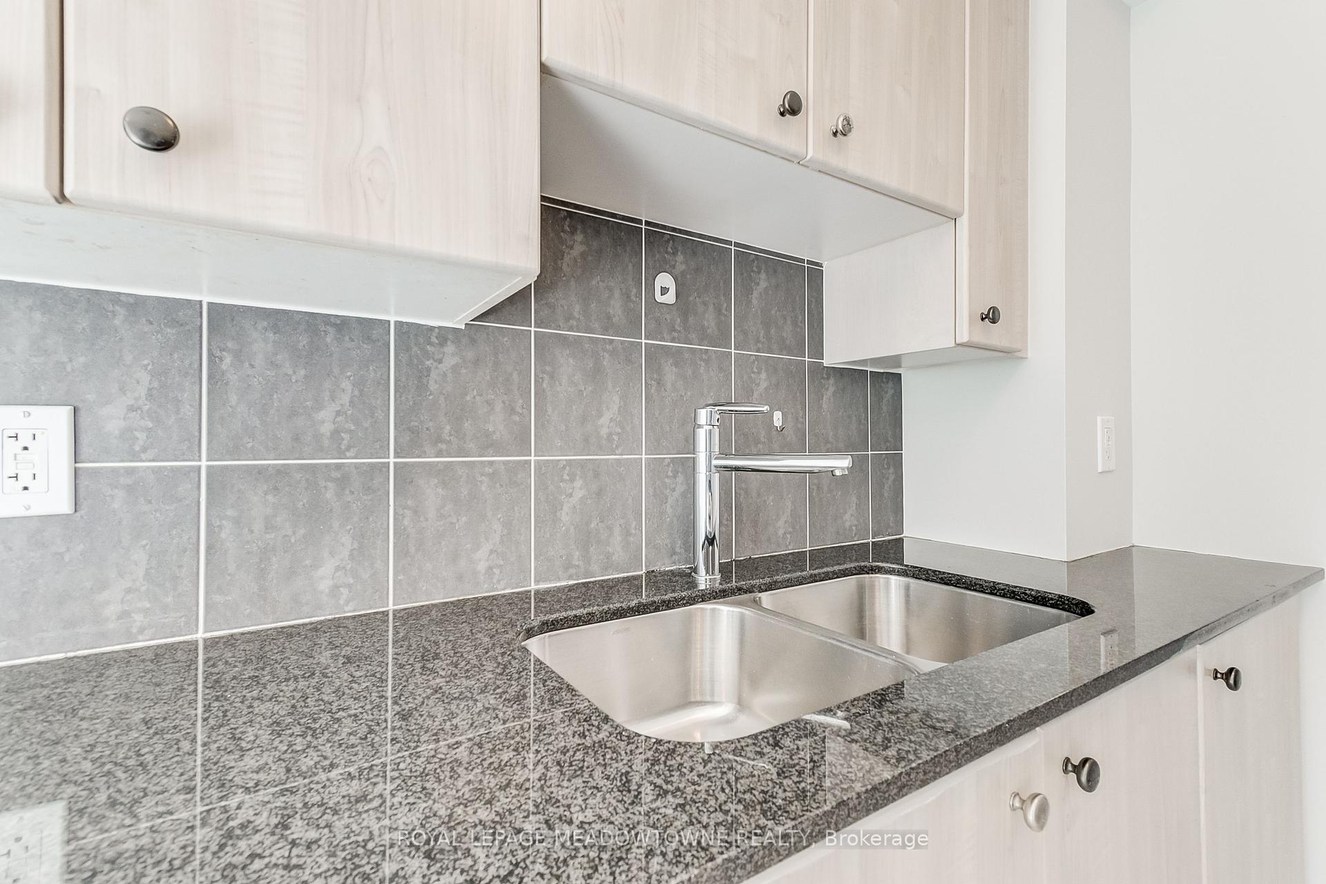 2 Bedrooms Condo at 225 Sherway Gardens, Toronto For sale