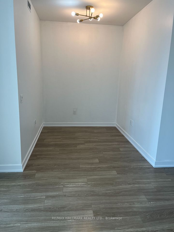 4055 Parkside village