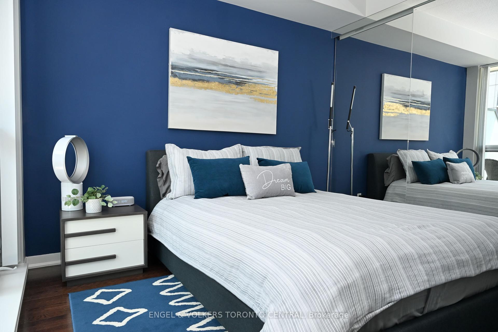 2 Bedrooms Condo at 770 Bay, Toronto For sale
