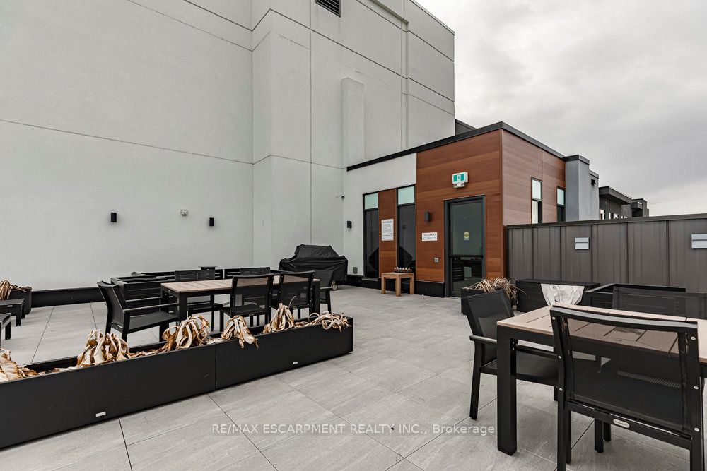 95 Dundas Street W, #003
