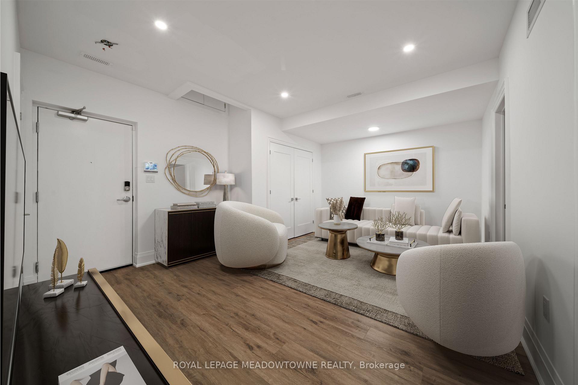 4 Bedrooms Condo at 121 High, Mississauga For sale