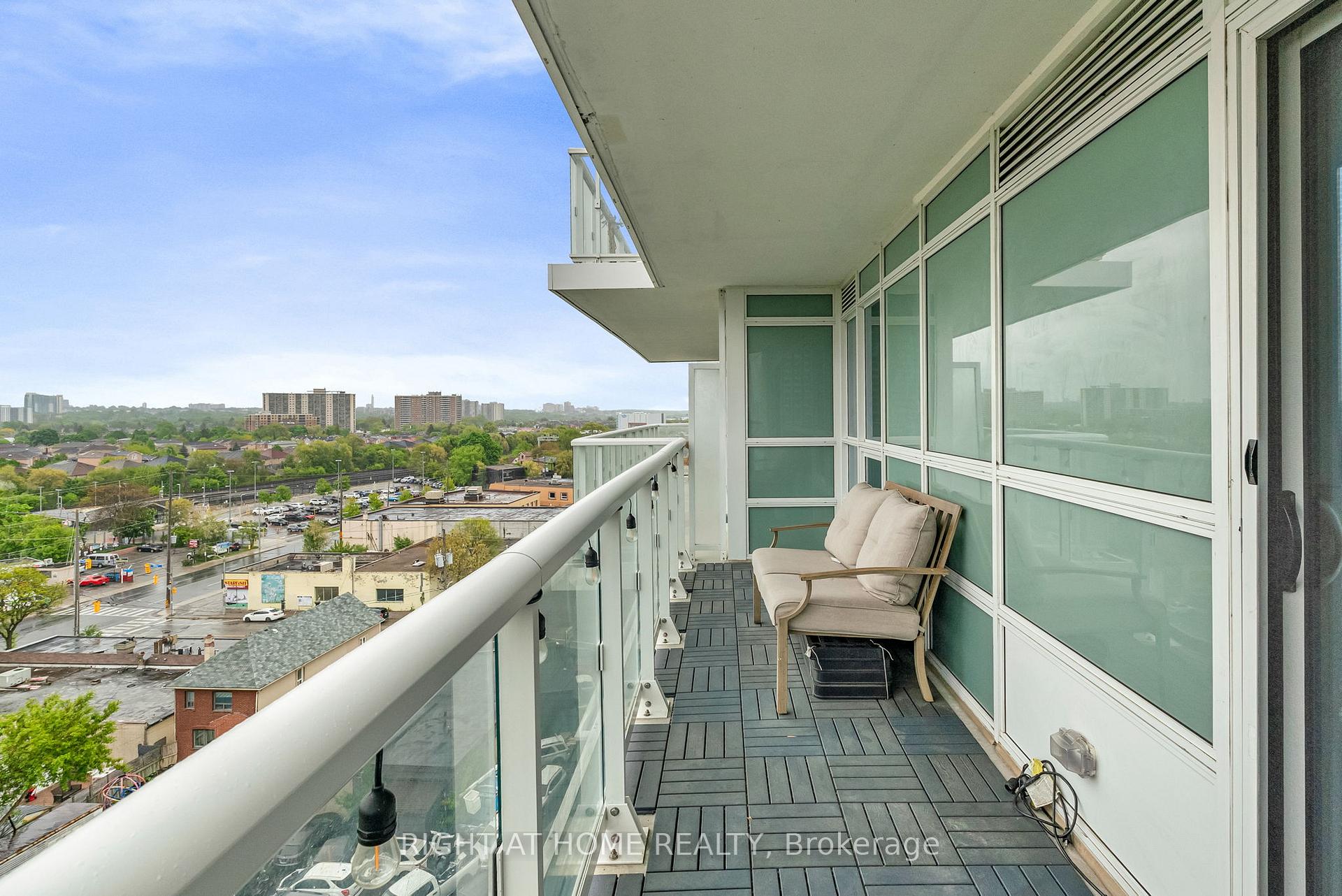 2 Bedrooms Condo at 10 Wilby, Toronto For sale