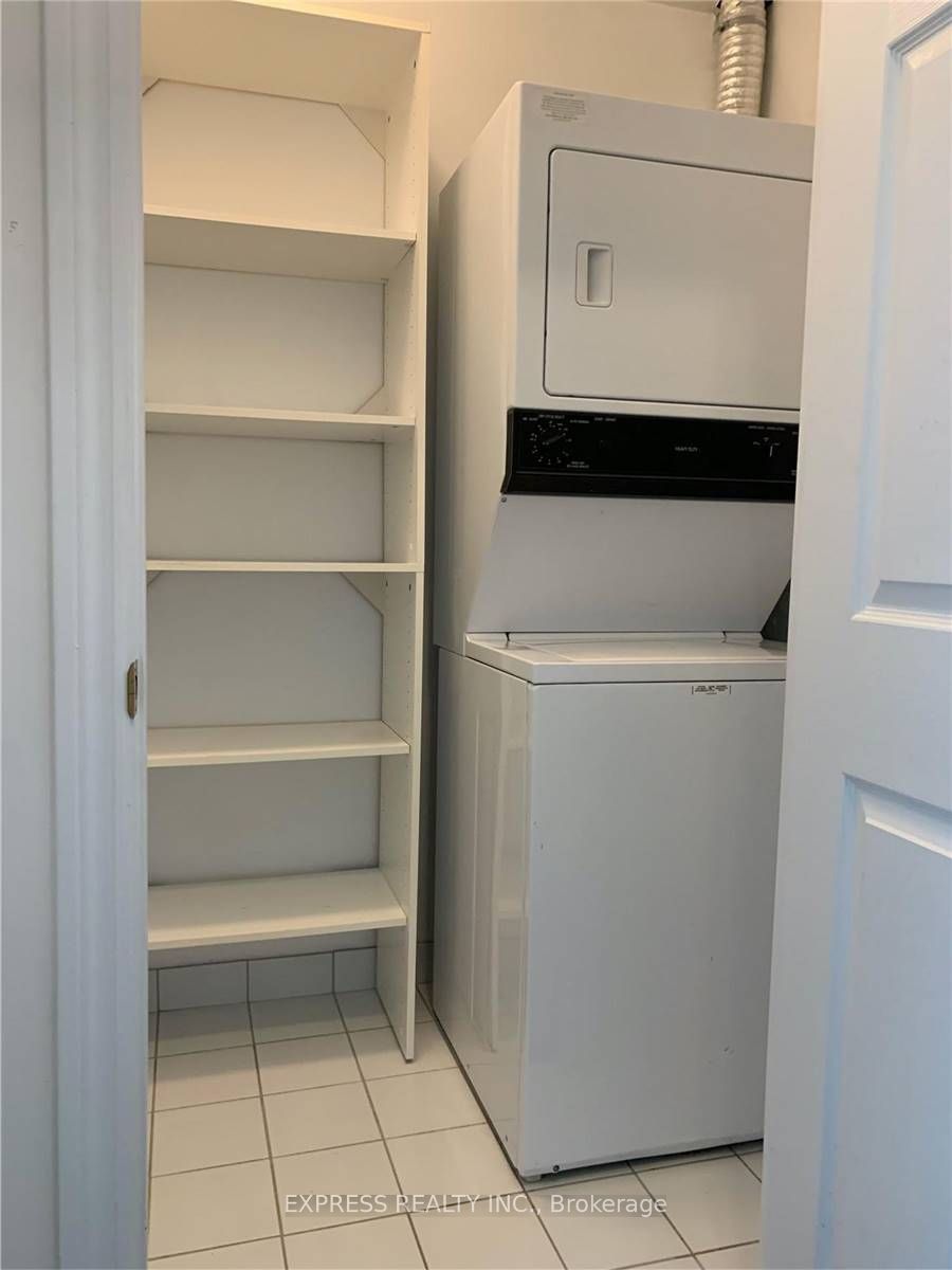 168 Simcoe Street, #1122