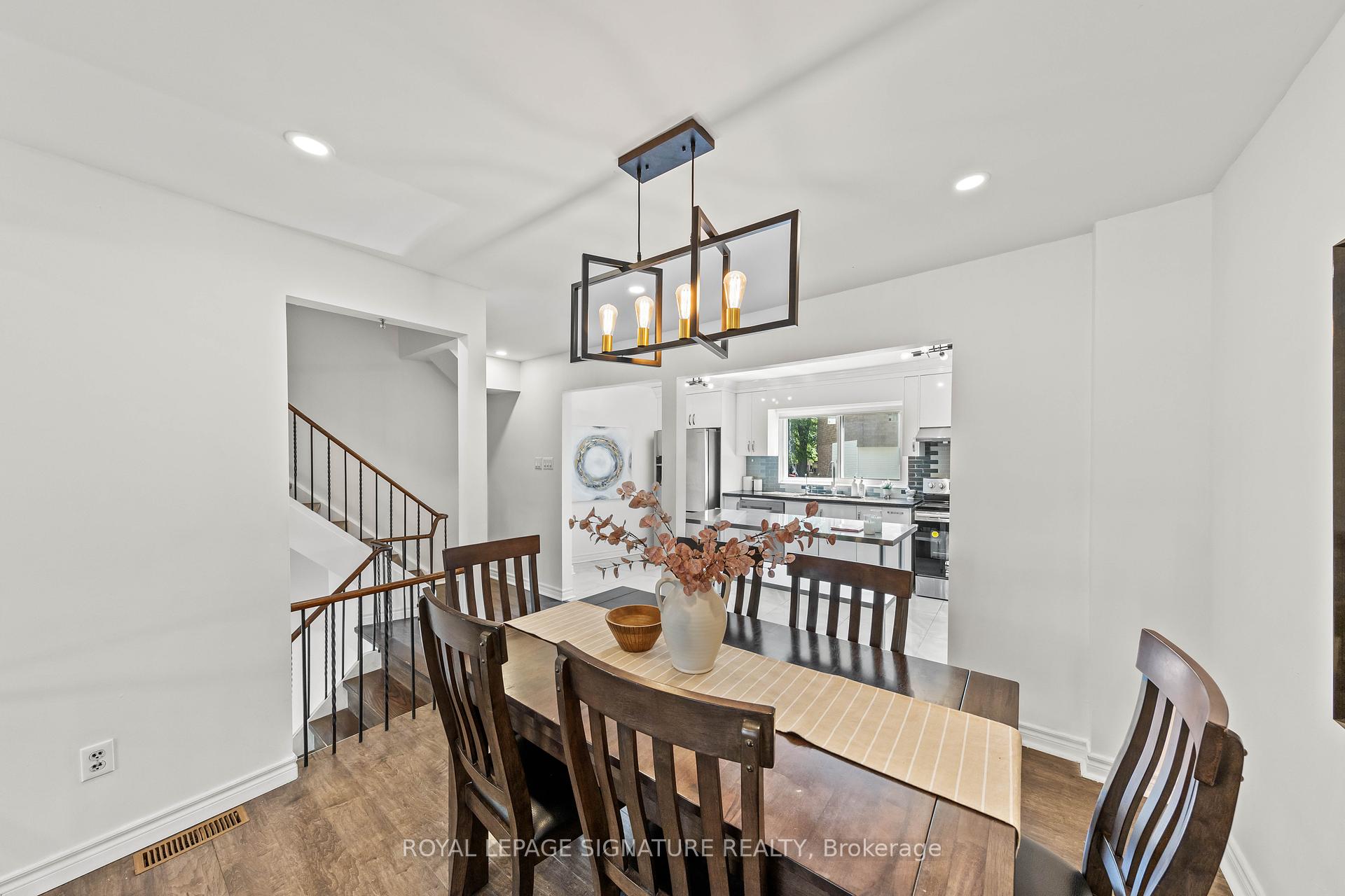 4 Bedrooms Condo at 109 Jenny Wrenway, Toronto For sale