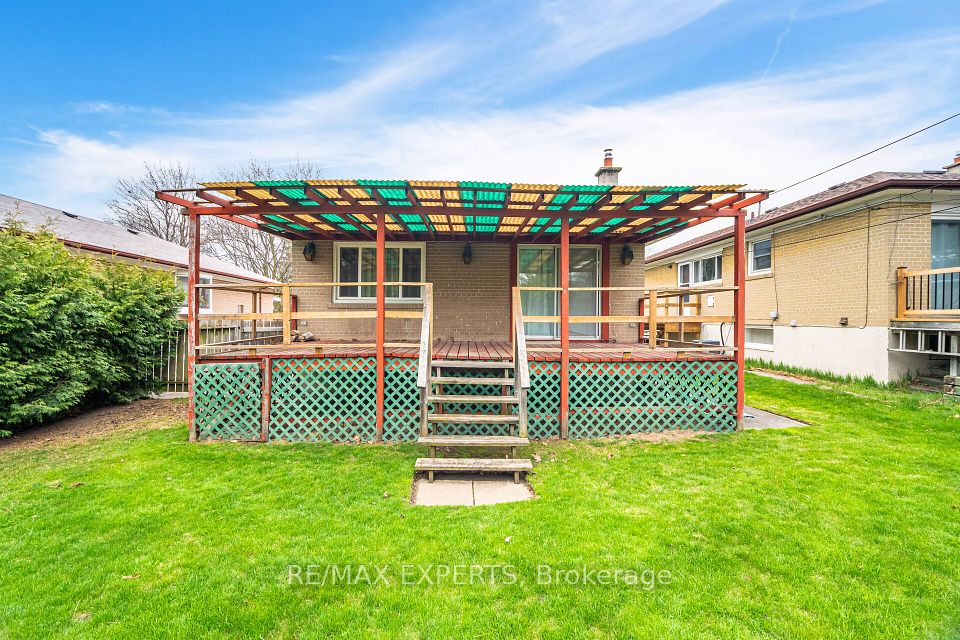 61 Sharbot Avenue