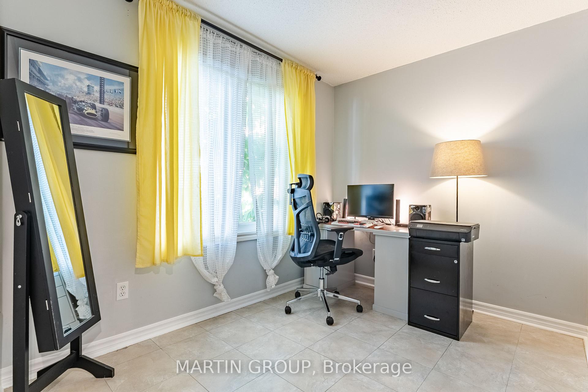 2 Bedrooms Condo at 1701 Lampman, Burlington For sale