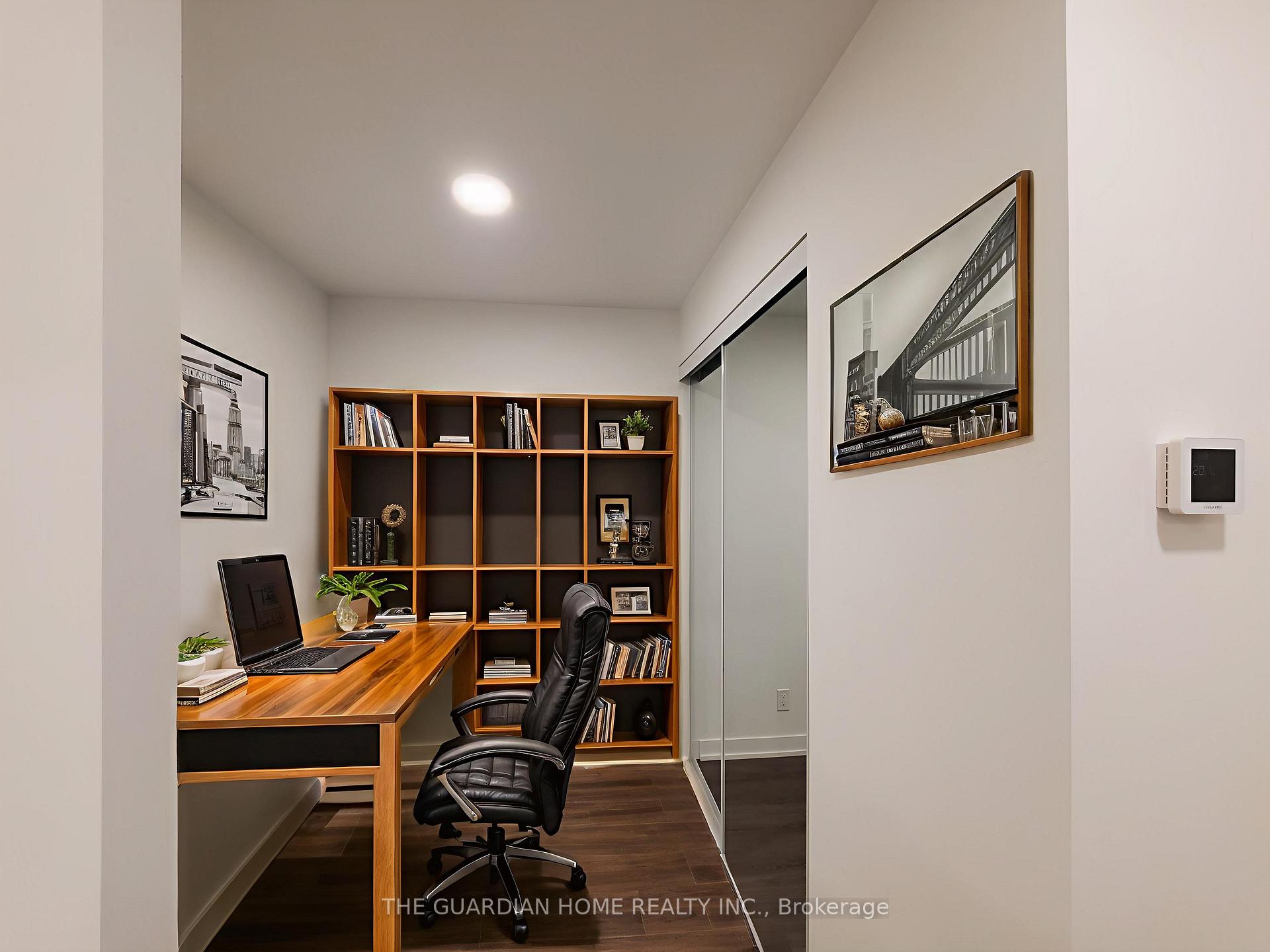 2 Bedrooms Condo at 7950 Bathurst, Vaughan For sale