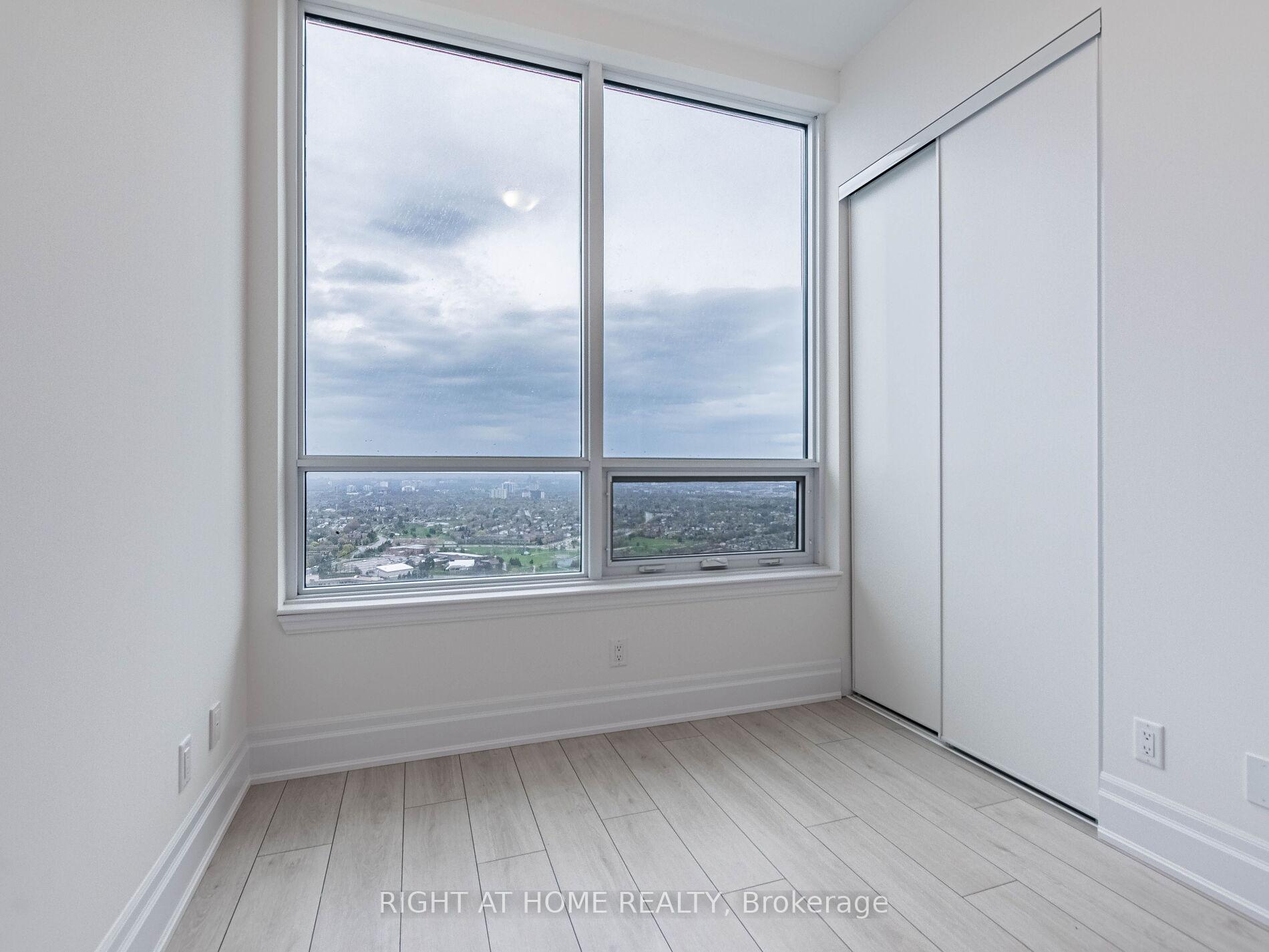 2 Bedrooms Condo at 30 Elm,  Mississauga For sale