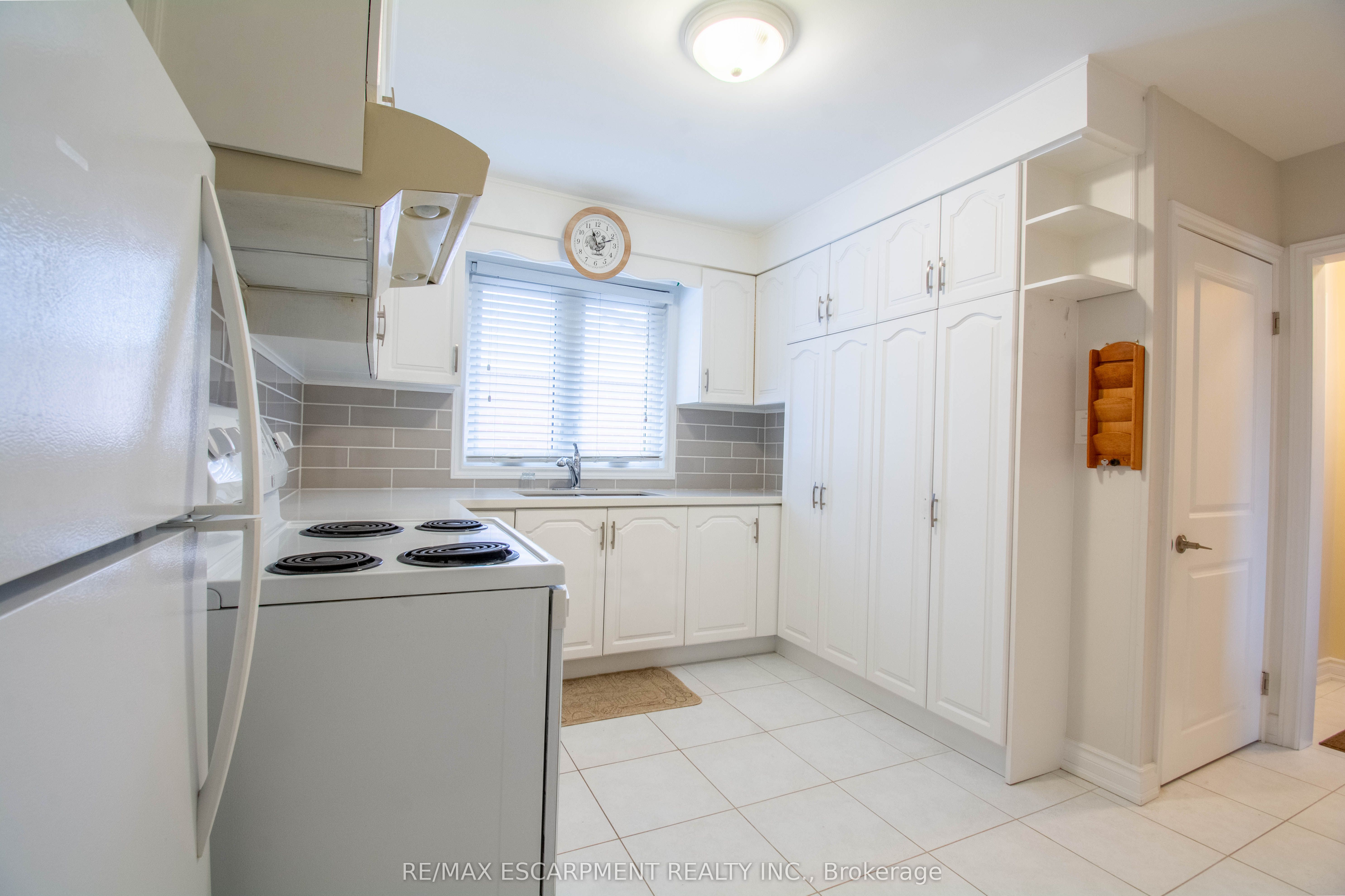 111 Castlefield Drive, Hamilton, ON L8T 3R1