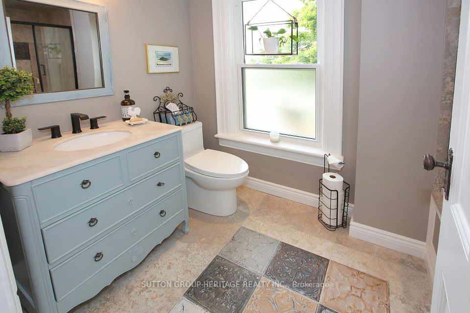 Beautifully Renovated 2nd floor Bath w/Jacuzzi Tub