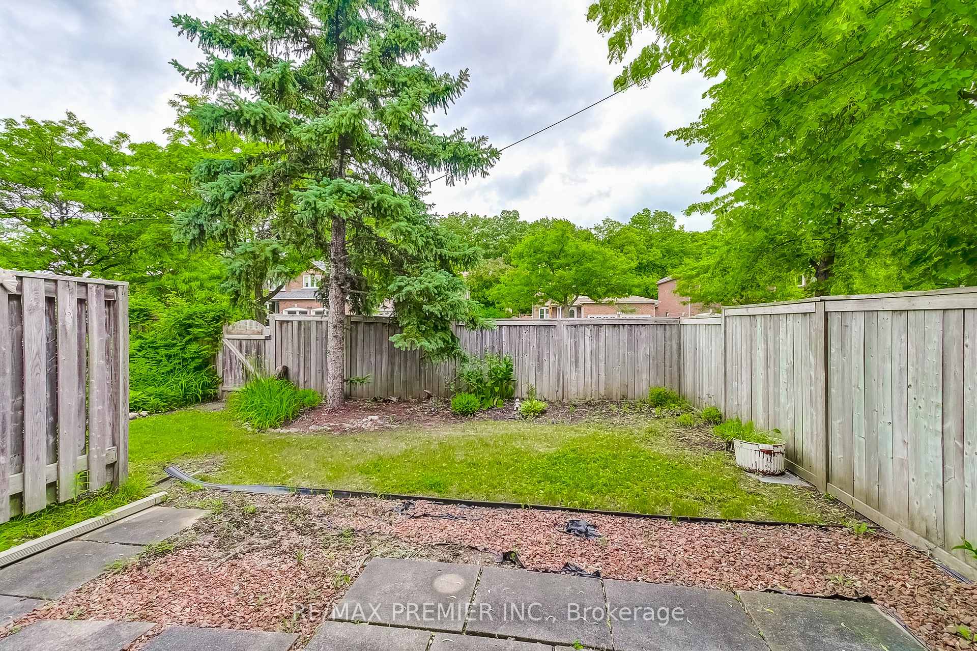 4 Bedrooms Condo at 3600 Colonial, Mississauga For sale