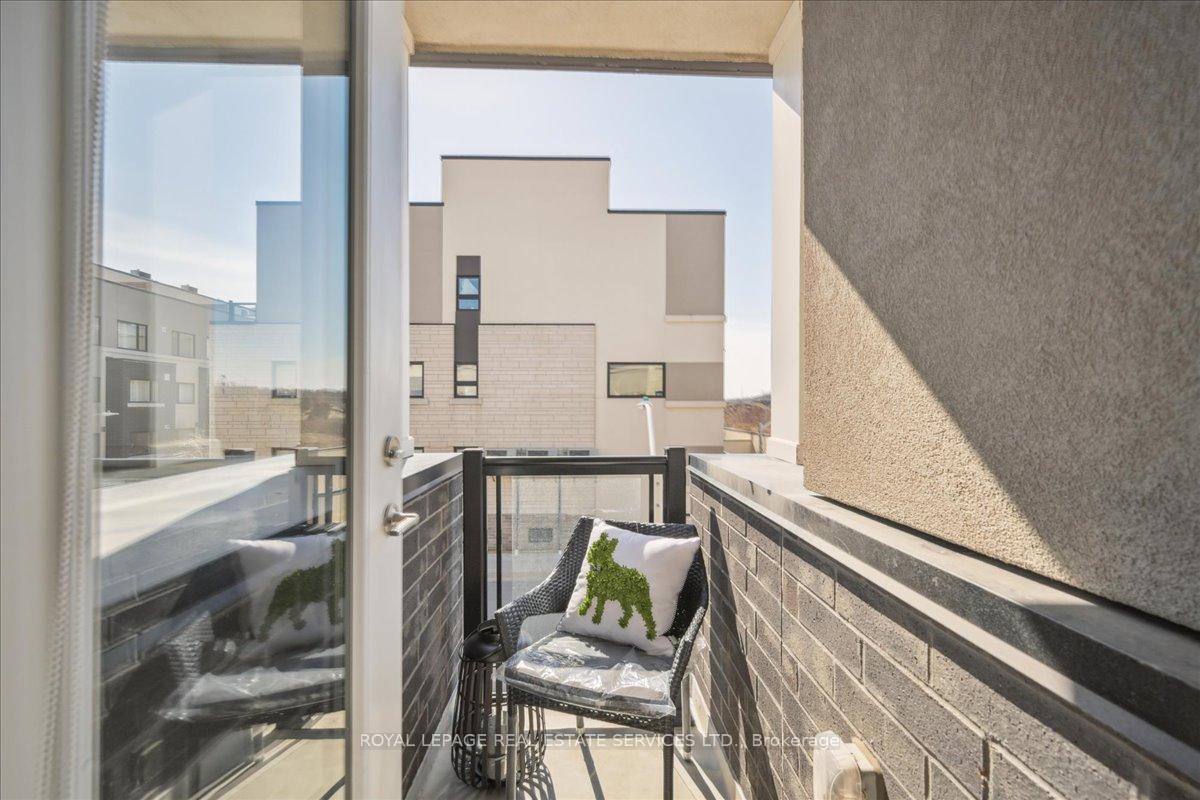 4 Bedrooms Condo at 1121 Cooke, Burlington For sale