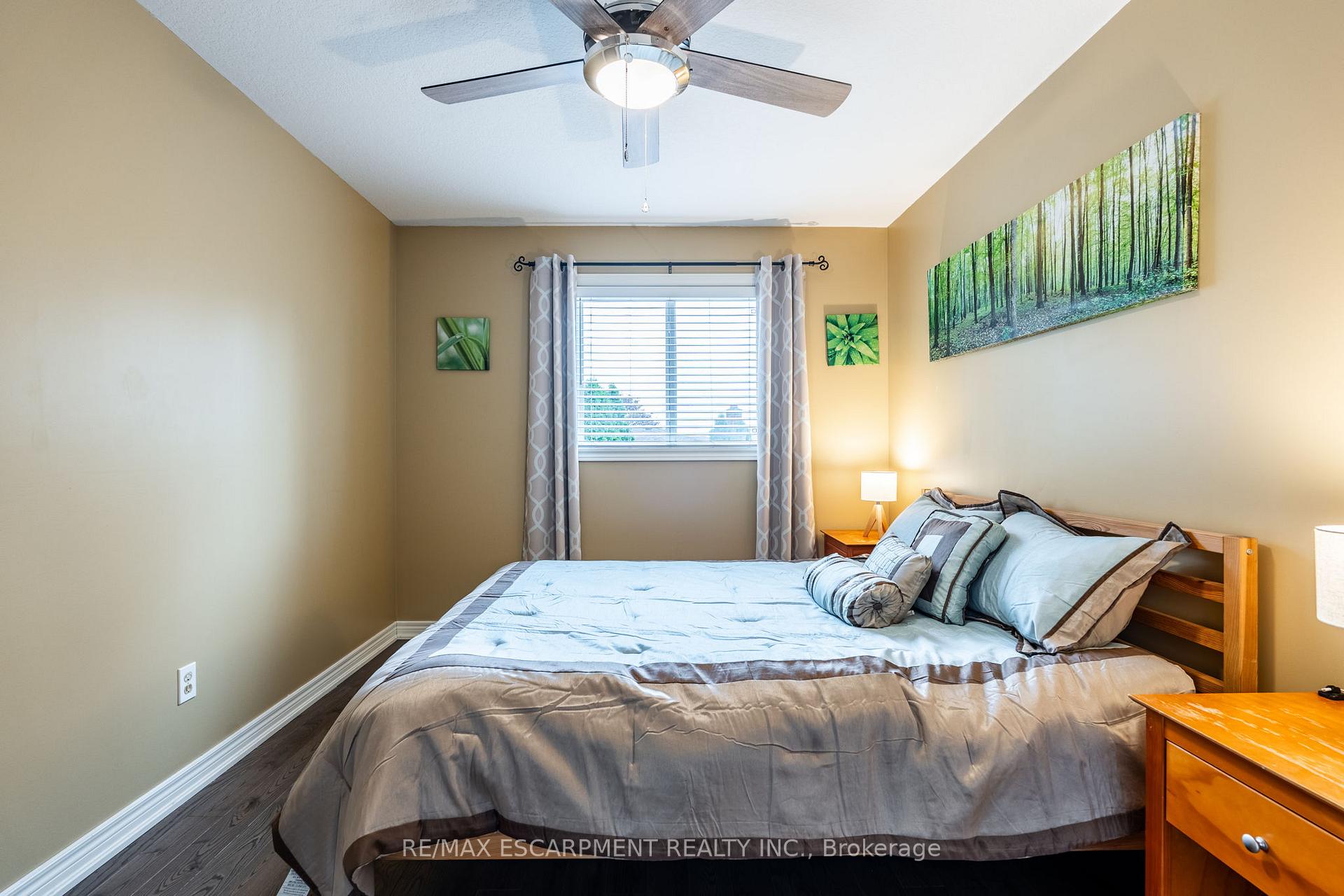 3 Bedrooms Condo at 1461 Upper Gage, Hamilton For sale