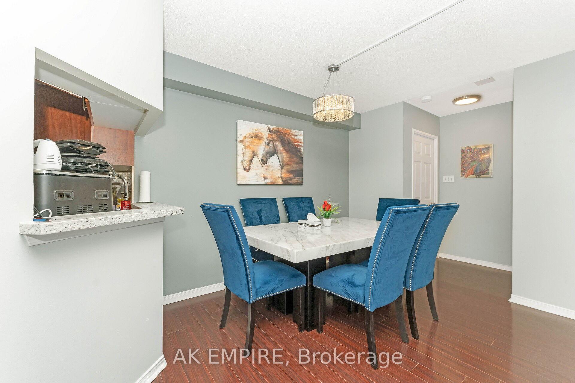 3 Bedrooms Condo at 250 Webb, Mississauga For sale