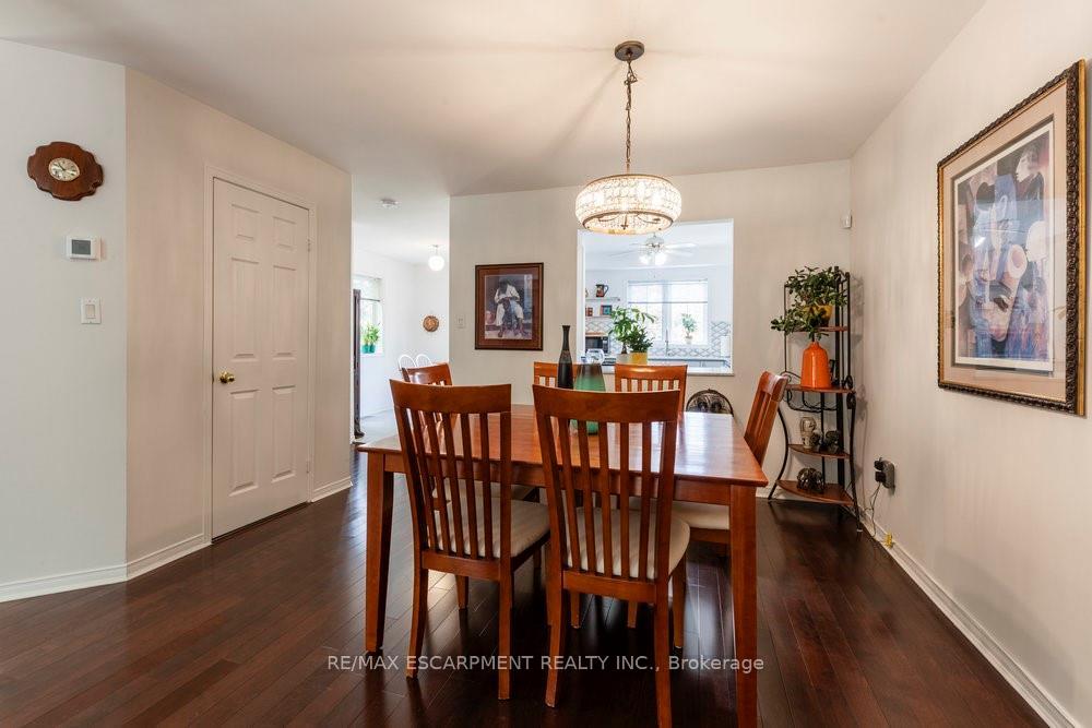 3 Bedrooms Condo at 31 Moss, Hamilton For sale