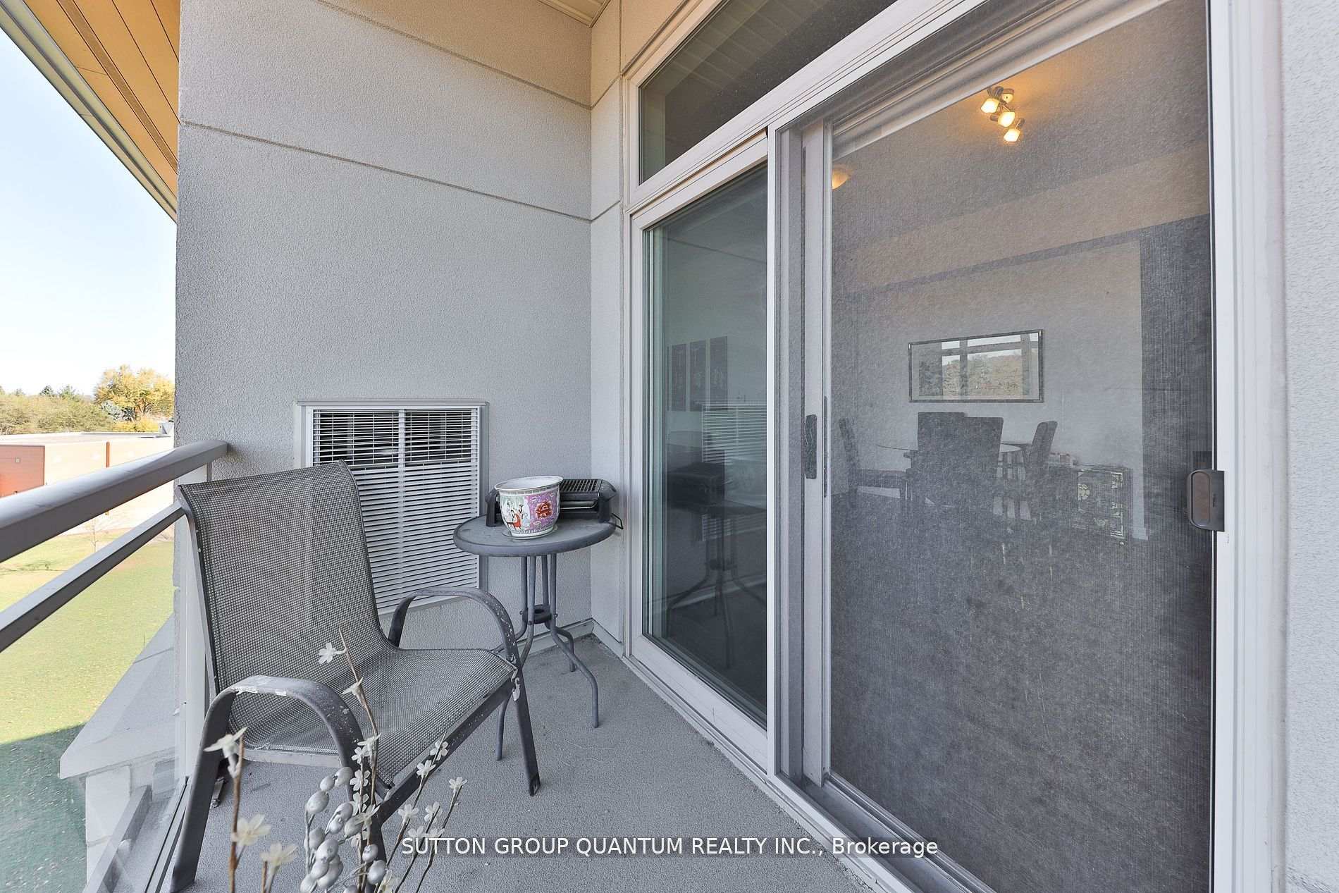 2 Bedrooms Condo at 457 Plains, Burlington For sale