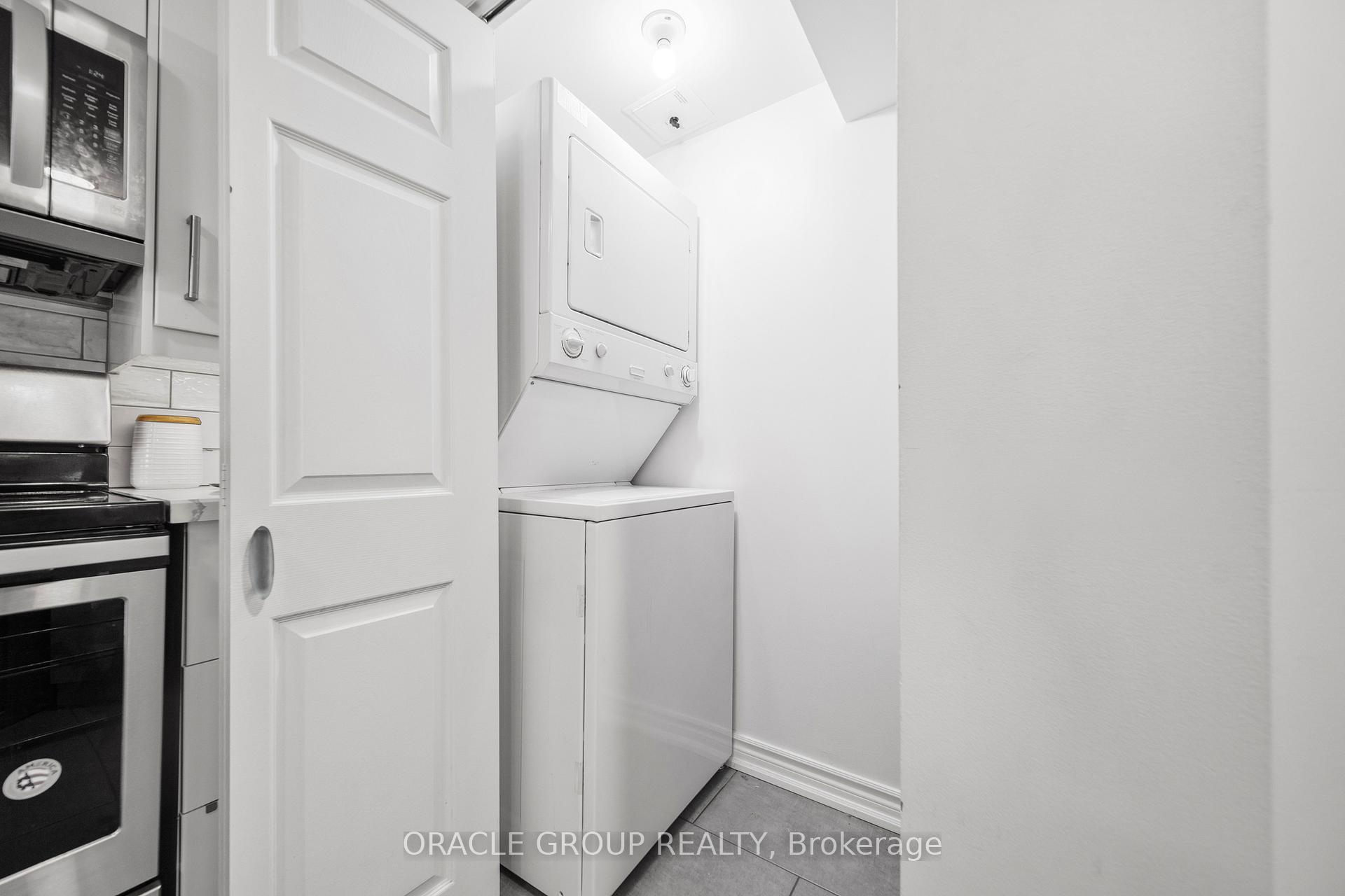 1 Bedroom Condo at 1485 Lakeshore,  Mississauga For sale